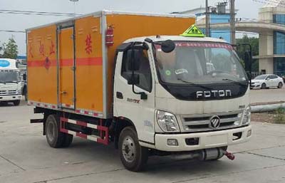 程力威牌CLW5082XRYB5型易燃液体厢式运输车